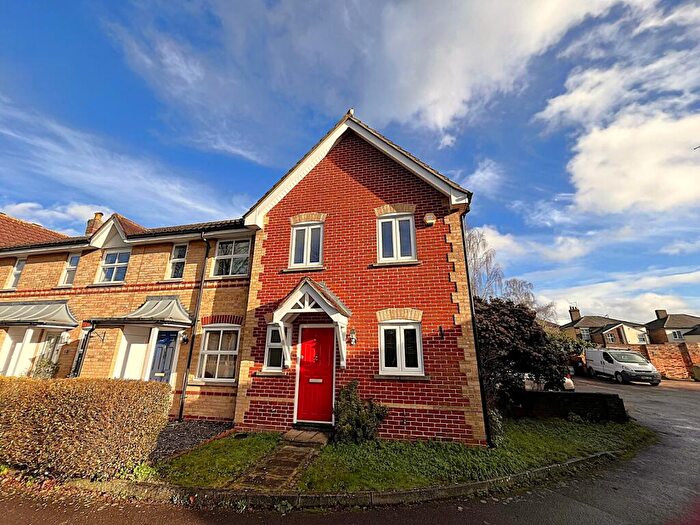 3 Bedroom End Of Terrace House To Rent In Keeble Way, CM7
