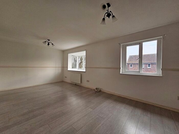 2 Bedroom Flat To Rent In Bowers Walk, London, E6