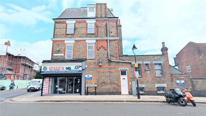 3 Bedroom Flat To Rent In Tottenham Lane, Crouch End, London, N8