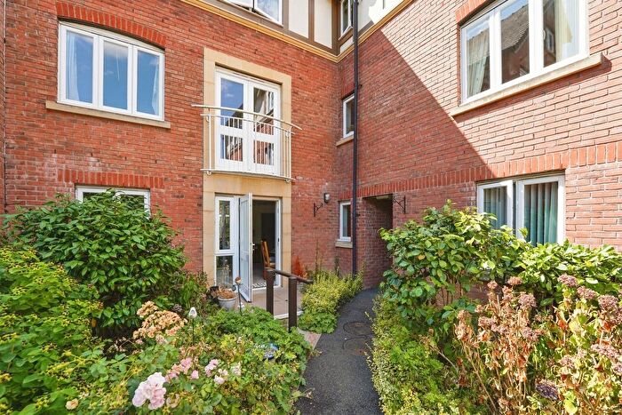 1 Bedroom Flat For Sale In Worcester Road, Malvern, WR14