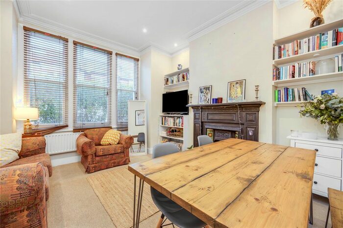 2 Bedroom Flat To Rent In Hazelbourne Road, London, SW12