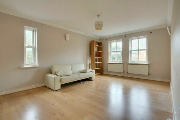 3 Bedroom Apartment To Rent In Rutherford Court, Highlands Village, N21
