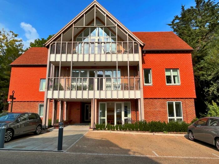 1 Bedroom Ground Flat To Rent In Holmwood The Rise, Brockenhurst, Hampshire, SO42