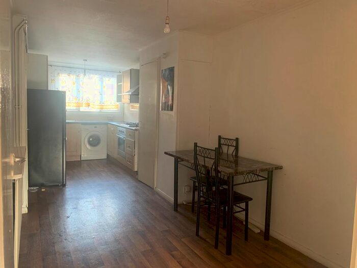 2 Bedroom Flat To Rent In Milton Road, London, N15
