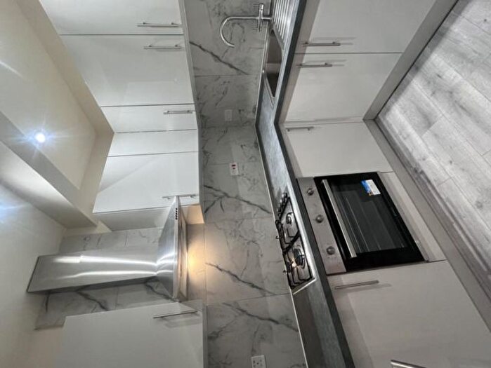 2 Bedroom Flat To Rent In Kingsland High Street, London, E8