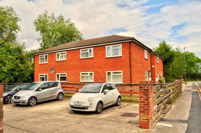 1 Bedroom Apartment To Rent In Savill Way, Marlow, SL7