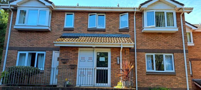 1 Bedroom Flat To Rent In Highbury Court, Cimla, Neath, SA11