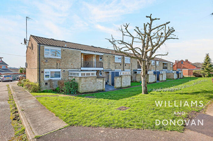 1 Bedroom Apartment For Sale In Common Lane, Thundersley, SS7