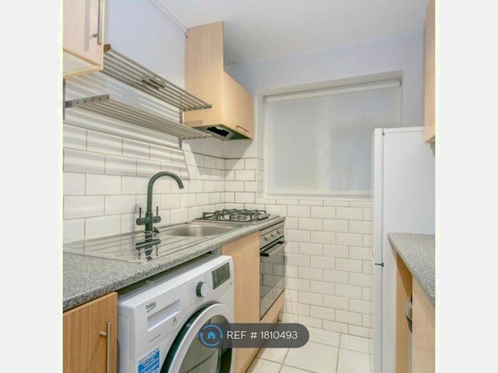 3 Bedroom Flat To Rent In Norfolk Court, Brighton, BN1