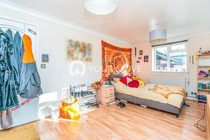 6 Bedroom Terraced House To Rent In Mayfield Road, Southampton, Hampshire, SO17