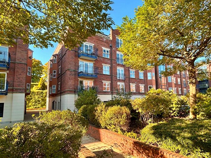 3 Bedroom Flat To Rent In Carisbrooke Road, Far Headingley, Leeds, LS16