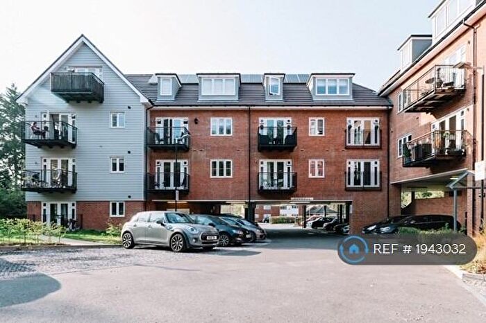 2 Bedroom Flat To Rent In Crowthorne Road, Bracknell, RG12