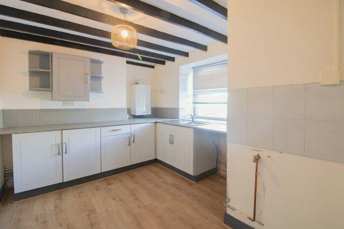 1 Bedroom Flat To Rent In Flat Tynewydd House, High Street, Newbridge, NP11