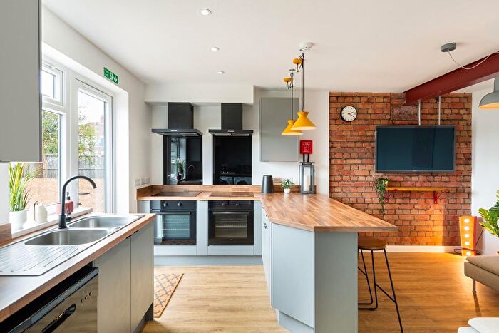 6 Bedroom Property To Rent In Beachgrove Road, Bristol, BS16