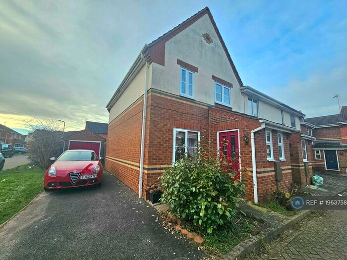 3 Bedroom Semi-Detached House To Rent In Britannia Gardens, Spalding, PE11