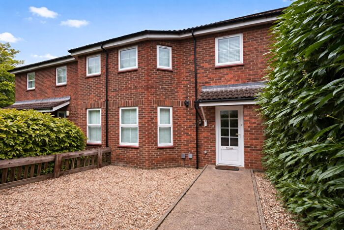 3 Bedroom Terraced House For Sale In Woodhall Lane, Welwyn Garden City, AL7