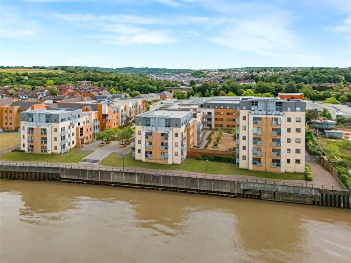 2 Bedroom Flat For Sale In North Star Boulevard, Greenhithe, Kent, DA9