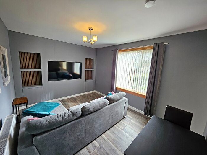 2 Bedroom Flat To Rent In Colinton Mains Road, Colinton Mains, Edinburgh, EH13