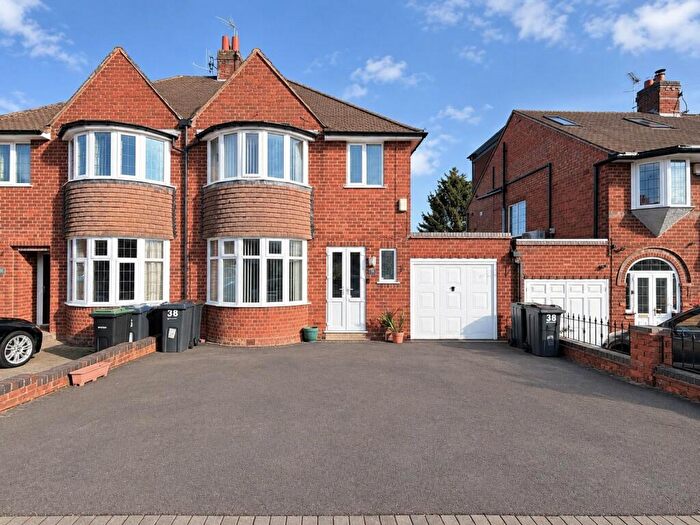 3 Bedroom Semi Detached House For Sale In Granshaw Close, Birmingham, West Midlands, B38