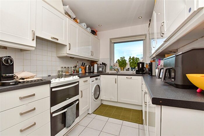 2 Bedroom Flat For Sale In Christchurch Park, Sutton, Surrey, SM2