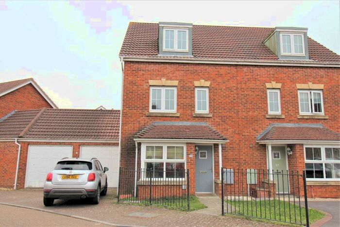 4 Bedroom Town House To Rent In Careys Way, Weston Village, BS24