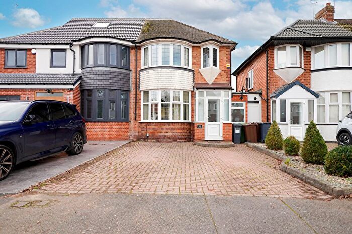 3 Bedroom Semi Detached House For Sale In Wellsford Avenue, Solihull, B92