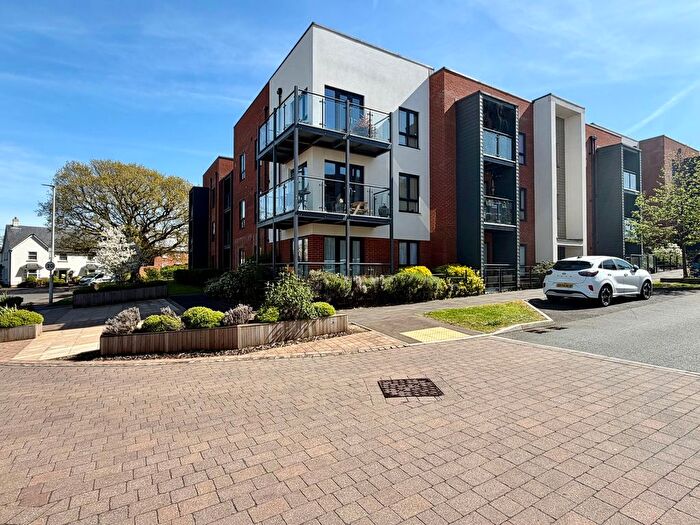 2 Bedroom Flat For Sale In Brooklands Road, Bexhill-On-Sea, TN39