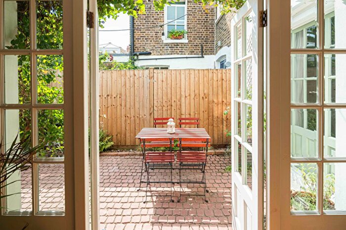 3 Bedroom Terraced House For Sale In Kenbury Street, London, SE5