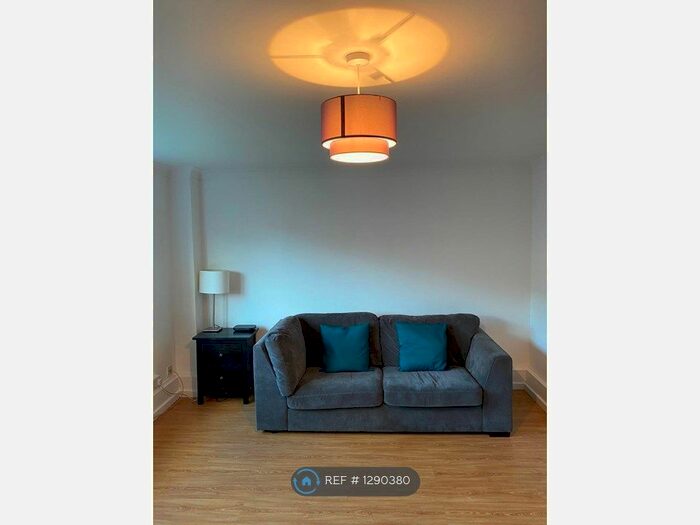 1 Bedroom Flat To Rent In Catherine Lodge, London E18