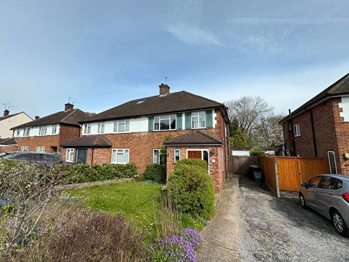 3 Bedroom Semi-Detached House To Rent In Skys Wood Road, St Albans, AL4