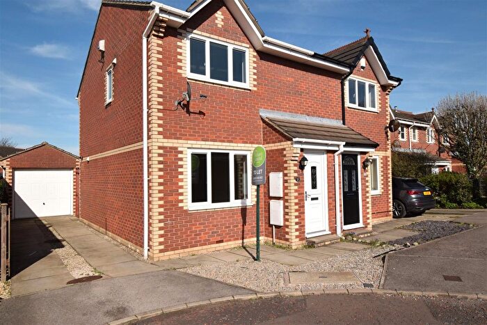 3 Bedroom Semi Detached House To Rent In St Peters Gate, Ossett, WF5