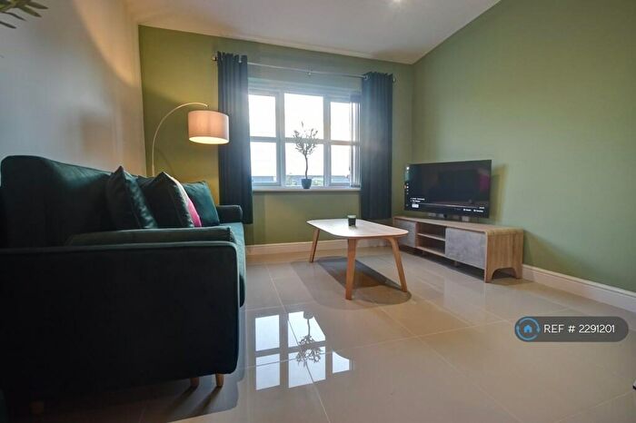 2 Bedroom Flat To Rent In Chapman House, Manchester, M18