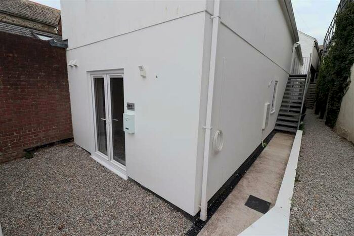 1 Bedroom Flat To Rent In The Leats, Truro, TR1