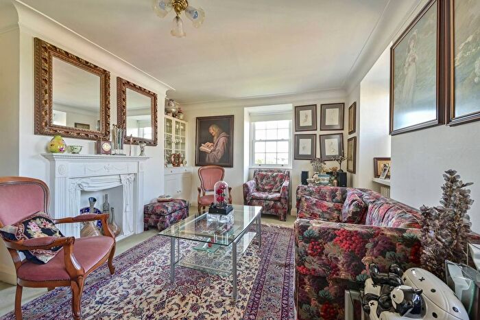 3 Bedroom Flat For Sale In Lower Park, Putney, London, SW15