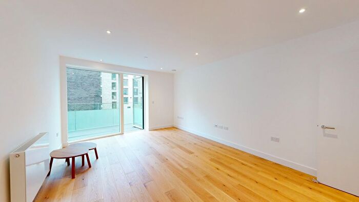 3 Bedroom Flat To Rent In West Parkside, Greenwich, London, SE10