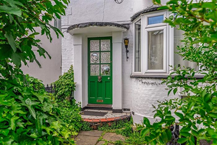 3 Bedroom Property For Sale In Foresters Drive, Walthamstow, E17