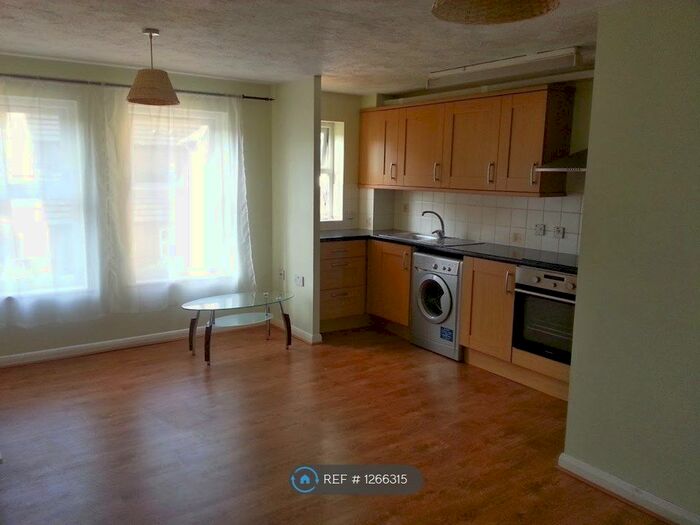2 Bedroom Flat To Rent In West Street, Erith DA8