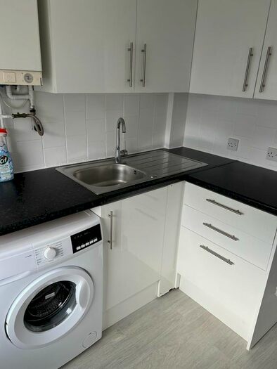 1 Bedroom Flat To Rent In Foxlands Road, Dagenham, RM10