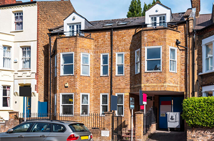 2 Bedroom Apartment To Rent In Dresden Road, Archway, London, N19