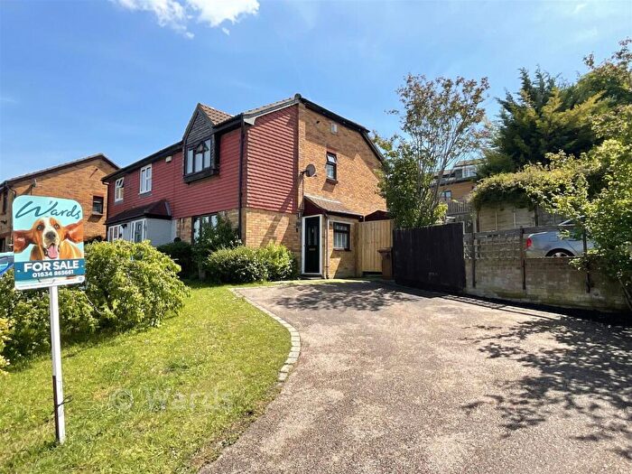 3 Bedroom Semi Detached House For Sale In Freshwater Road, Walderslade, Chatham, Kent, ME5