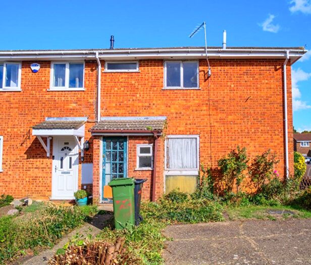 2 Bedroom Terraced House For Sale In Dunsmore Road, Luton, LU1