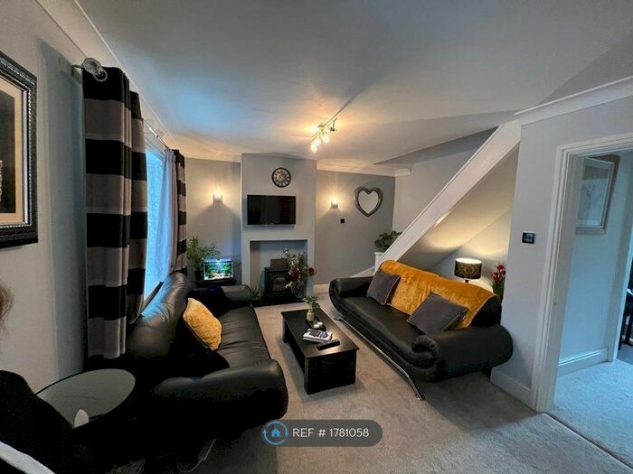 3 Bedroom Semi-Detached House To Rent In Garton Close, Nottingham, NG6