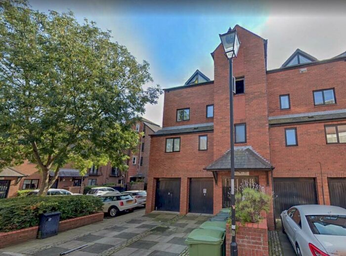 1 Bedroom Flat To Rent In Blackfriars Court, Newcastle Upon Tyne, NE1
