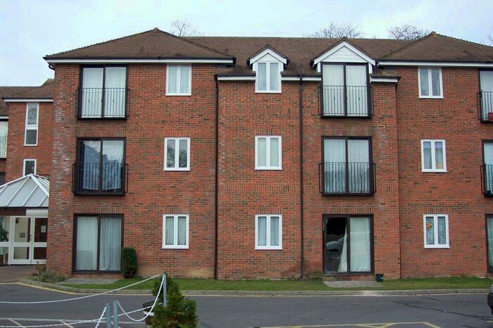 1 Bedroom Flat To Rent In Woodlands Way, Andover, SP10