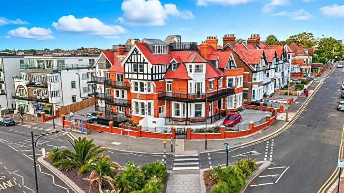 2 Bedroom Apartment For Sale In Westcliff Avenue, Westcliff-On-Sea, SS0
