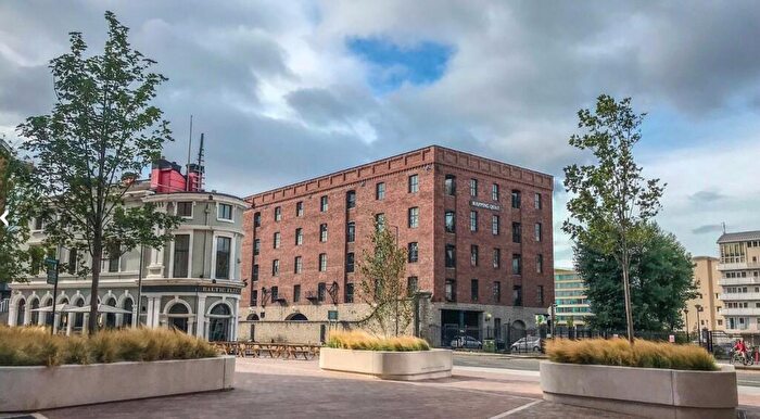 1 Bedroom Apartment To Rent In North Quay, Wapping Dock, L3