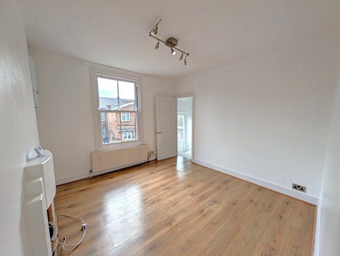 4 Bedroom Flat To Rent In Chapter Road, London, NW2
