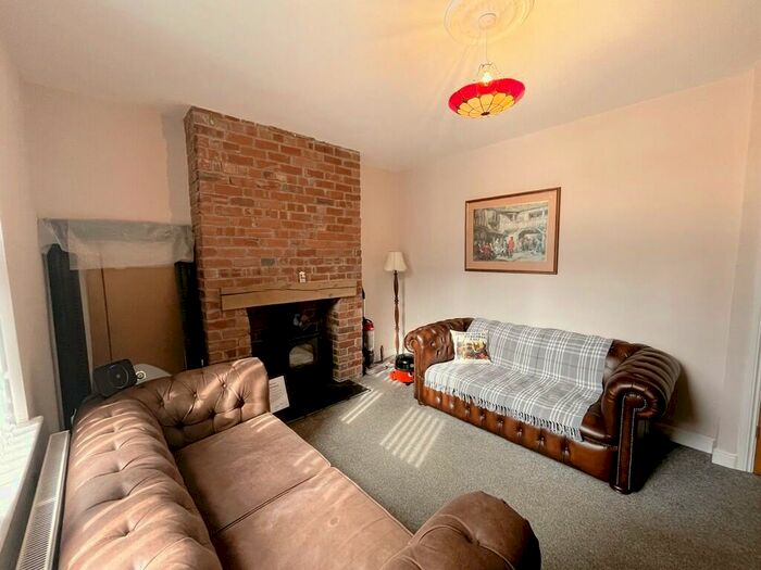 3 Bedroom End Of Terrace House To Rent In Carlton Road, Smithies, S71