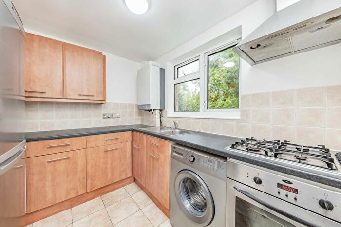 2 Bedroom Flat To Rent In Bedford Hill, Balham, SW12