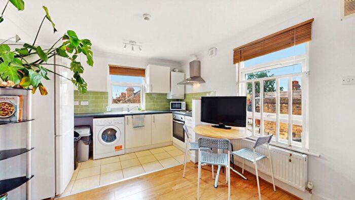 3 Bedroom Flat To Rent In Willesden Lane, London, NW6